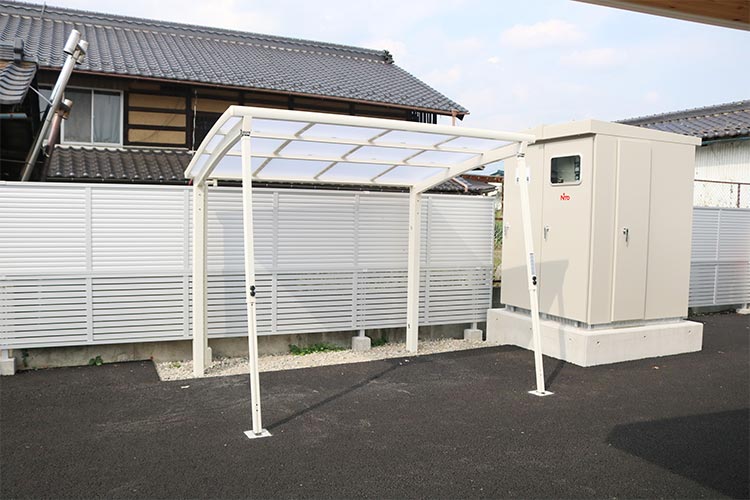 エントランス横に駐輪場があります